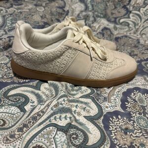 Steve Madden Cream and Tan Textured Sneakers
